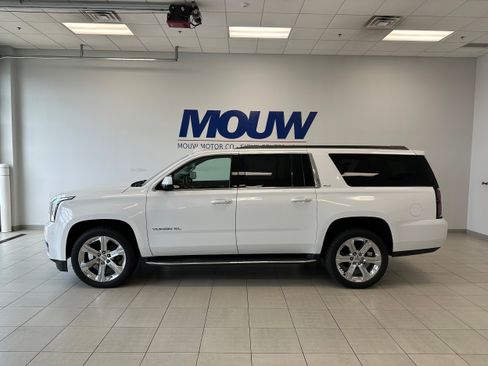 Used 2017 GMC Yukon XL SLT w/ Open Road Package AWD/4WD image 1