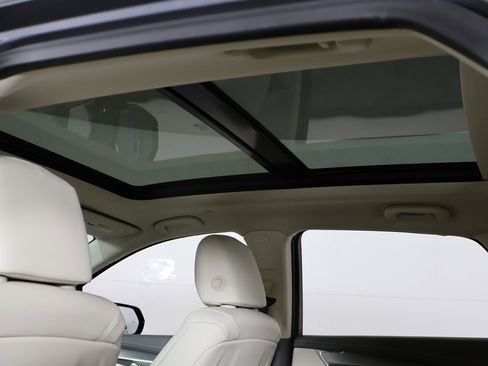 Used 2022 Cadillac XT5 Premium Luxury image 18