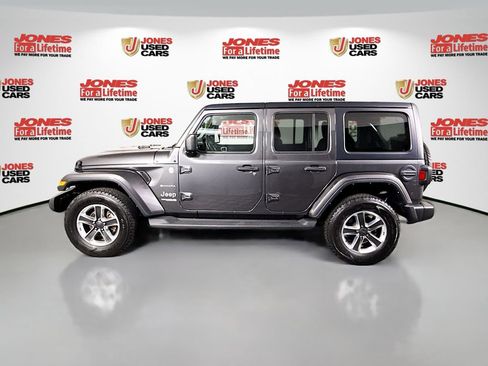Used 2022 Jeep Wrangler Unlimited Sahara w/ Cold Weather Group AWD/4WD image 15