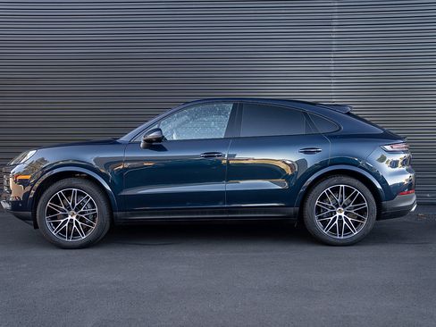 Certified 2025 Porsche Cayenne Coupe image 2