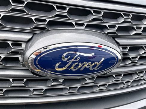 Certified 2022 Ford Explorer XLT w/ Equipment Group 202A AWD/4WD image 33