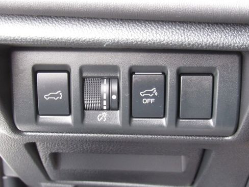 Used 2025 Subaru Outback Onyx Edition image 30