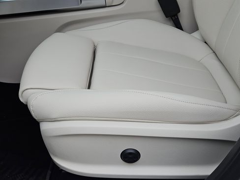 Certified 2025 Mercedes-Benz GLB 250 image 24