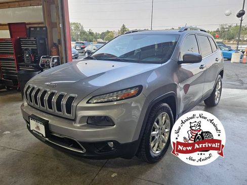 Used 2017 Jeep Cherokee Limited w/ Trailer Tow Group AWD/4WD image 1