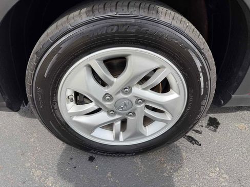 Used 2021 Hyundai Venue SE FWD image 8