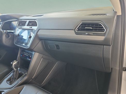 Used 2023 Volkswagen Tiguan SE FWD image 22