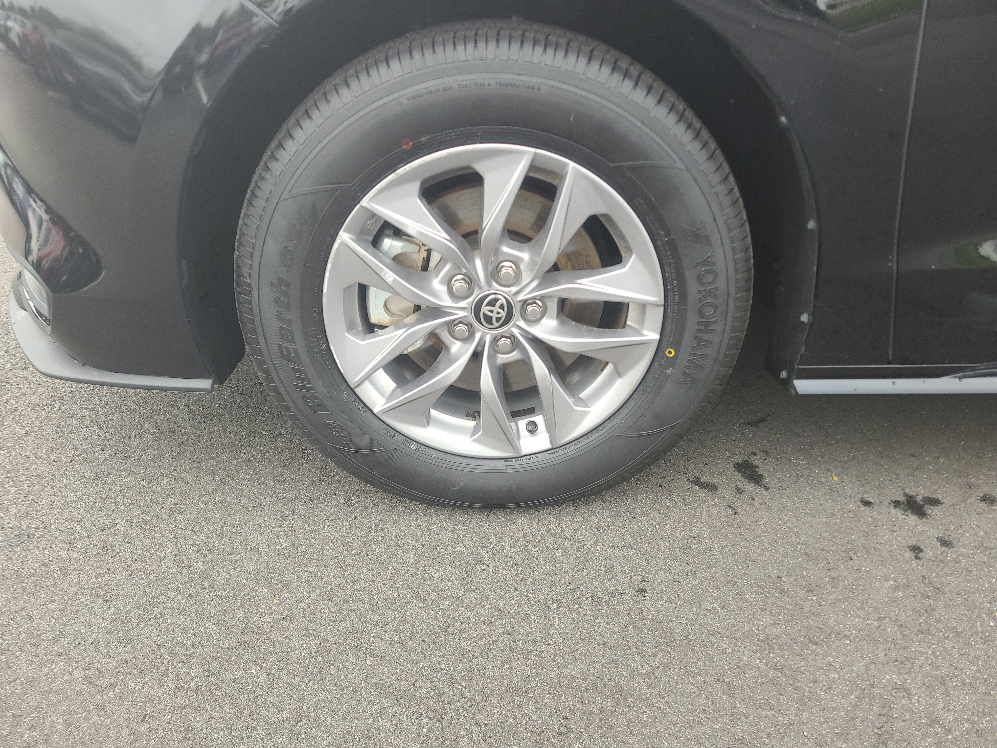 Certified 2026 Toyota Sienna XLE FWD image 9