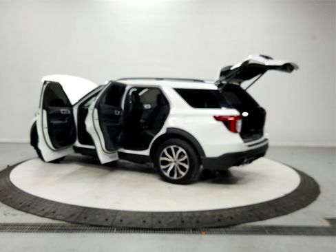 Used 2022 Ford Explorer ST image 13