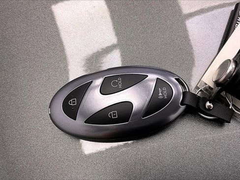 Used 2025 Hyundai Elantra Sport image 9