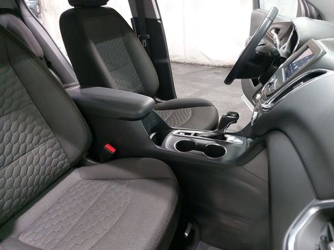Used 2020 Chevrolet Equinox LT w/ Driver Convenience Package image 10