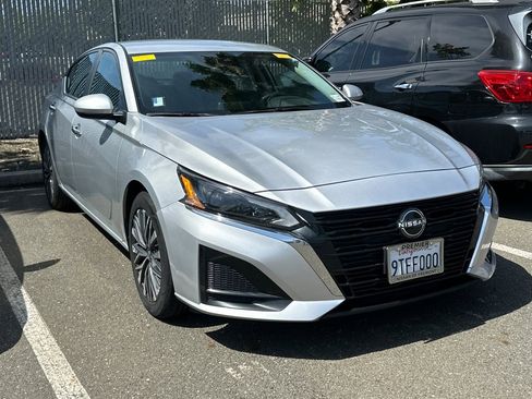 Certified 2023 Nissan Altima 2.5 SV FWD image 2