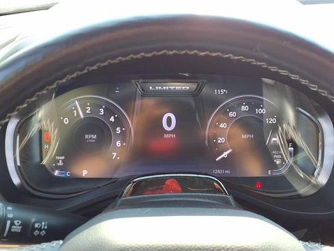 Used 2025 RAM 1500 Limited AWD/4WD image 12