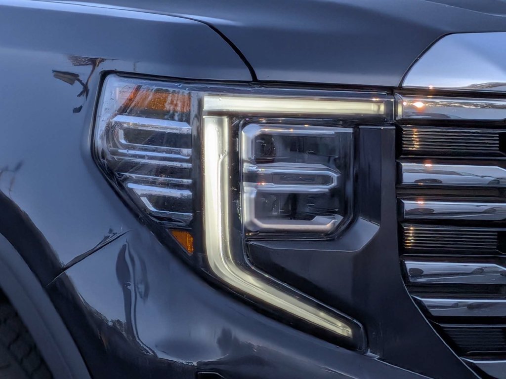Used 2025 GMC Sierra 1500 SLT AWD/4WD image 10