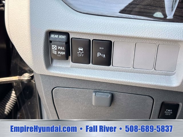 Used 2018 Toyota Sienna XLE w/ XLE Navigation Package AWD/4WD image 21