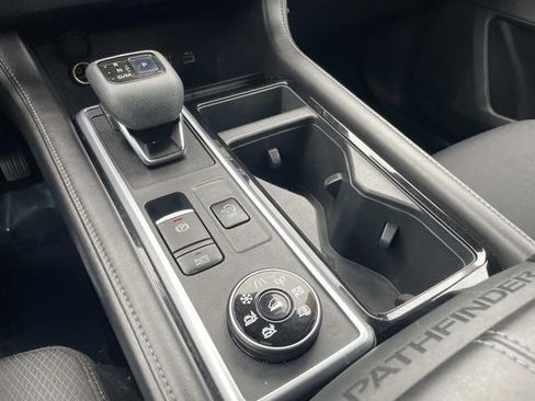 Used 2022 Nissan Pathfinder SV image 22