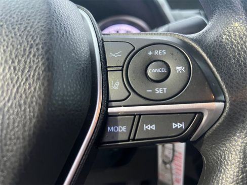 Used 2022 Toyota Camry LE image 18