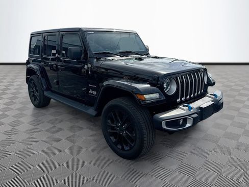 Used 2023 Jeep Wrangler Unlimited Sahara w/ Cold Weather Group AWD/4WD image 4