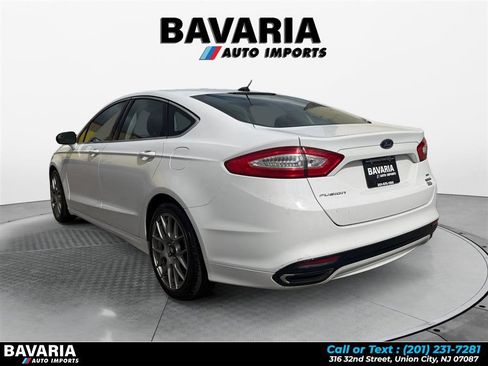 Used 2014 Ford Fusion SE w/ Equipment Group 202A FWD image 3