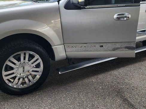 Used 2010 Lincoln Navigator L 4WD image 6