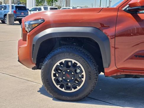 Certified 2025 Toyota Tacoma TRD Off-Road AWD/4WD image 8