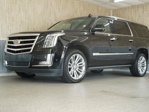 Used 2019 Cadillac Escalade ESV Premium Luxury w/ LPO, Radiant Package AWD/4WD image 4