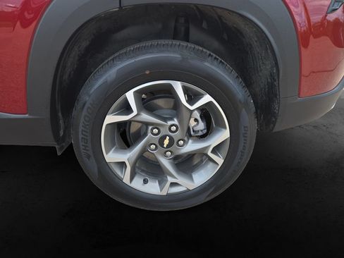 Used 2025 Chevrolet Trax LT FWD image 13