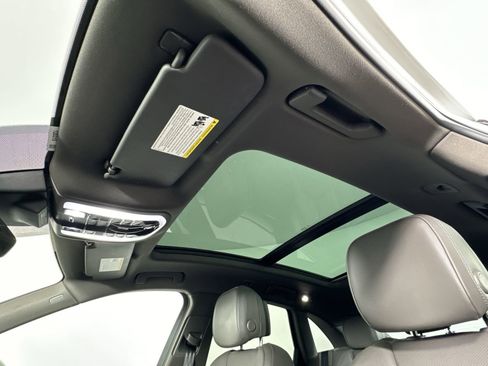 Used 2023 Porsche Macan Base image 18