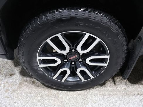 Used 2024 GMC Sierra 1500 AT4 w/ Technology Package image 10