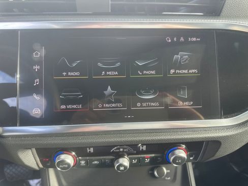 Used 2025 Audi Q3 2.0T Premium image 9