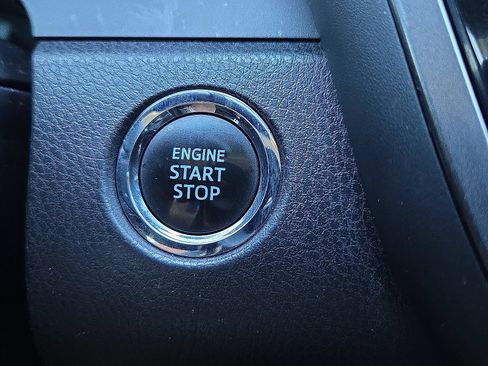 Used 2018 Toyota Camry SE w/ Audio Package FWD image 21