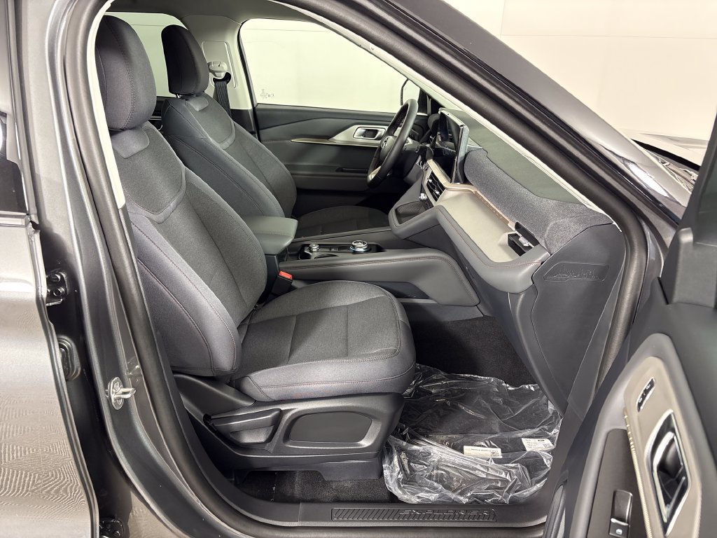 New 2026 Ford Explorer Active RWD image 5
