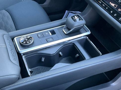 Used 2025 Nissan Pathfinder SV w/ SV Premium Package image 24