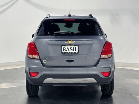 Used 2020 Chevrolet Trax LT FWD image 12