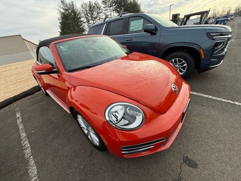 Used 2018 Volkswagen Beetle 2.0T S w/ Style & Comfort Package image 8