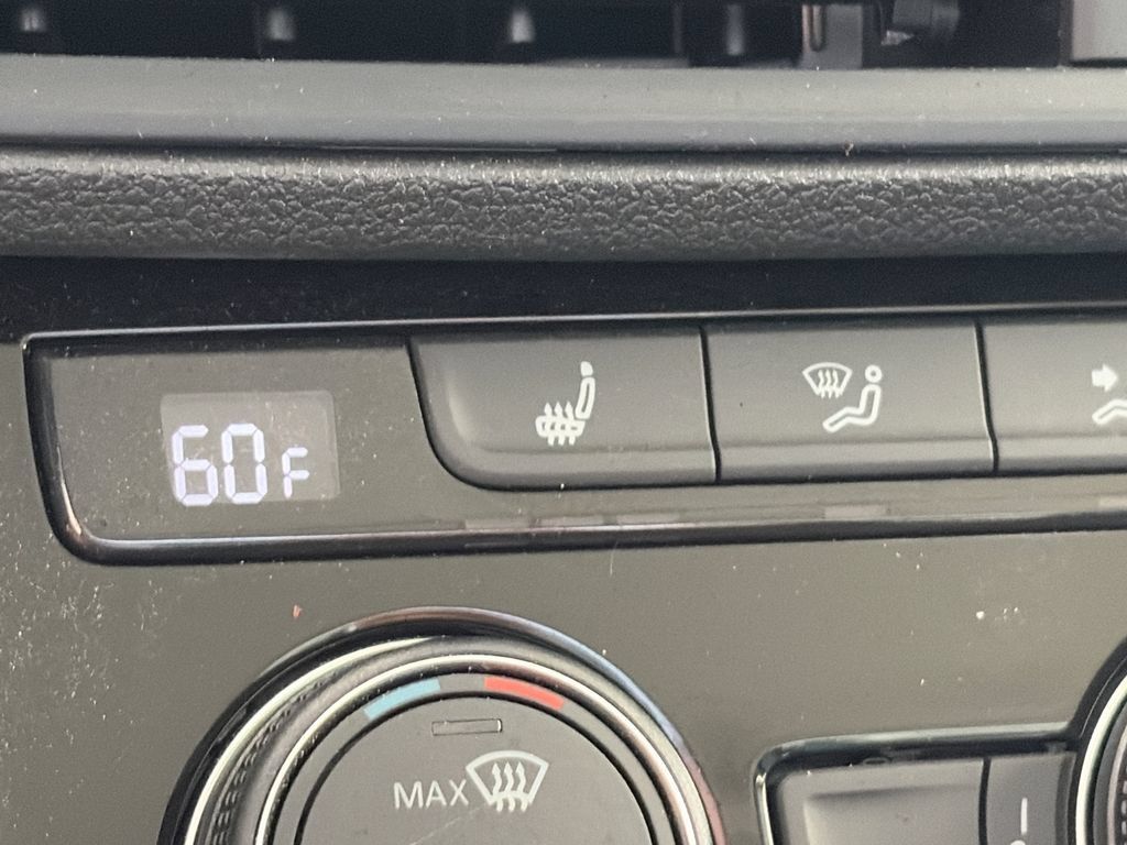Certified 2023 Volkswagen Jetta SE FWD image 25