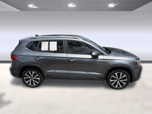 Used 2023 Volkswagen Taos SE w/ Panoramic Sunroof Package AWD/4WD image 8
