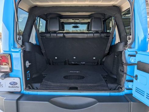 Used 2017 Jeep Wrangler Unlimited Rubicon w/ Connectivity Group image 28