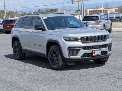 New 2026 Jeep Grand Cherokee 4WD image 3