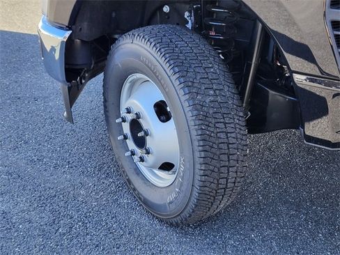 New 2025 Ford F350 XL w/ XL Chrome Package image 29