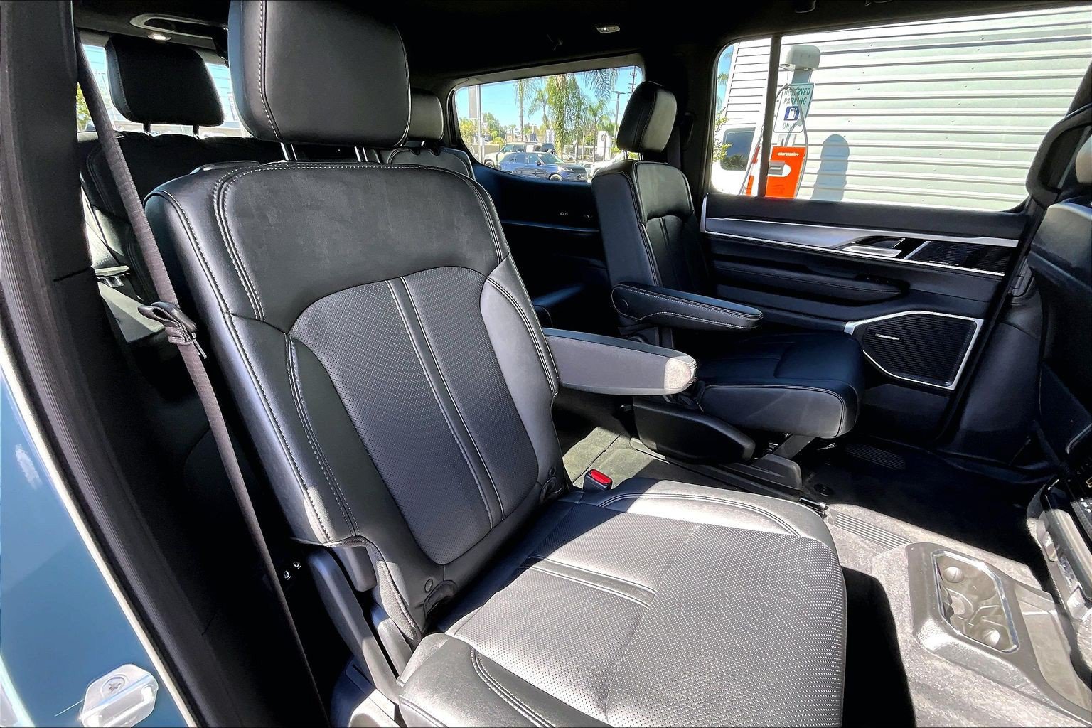Used 2026 Jeep Grand Wagoneer Limited AWD/4WD image 25