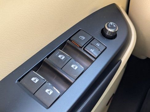 Used 2016 Toyota Highlander Limited image 24