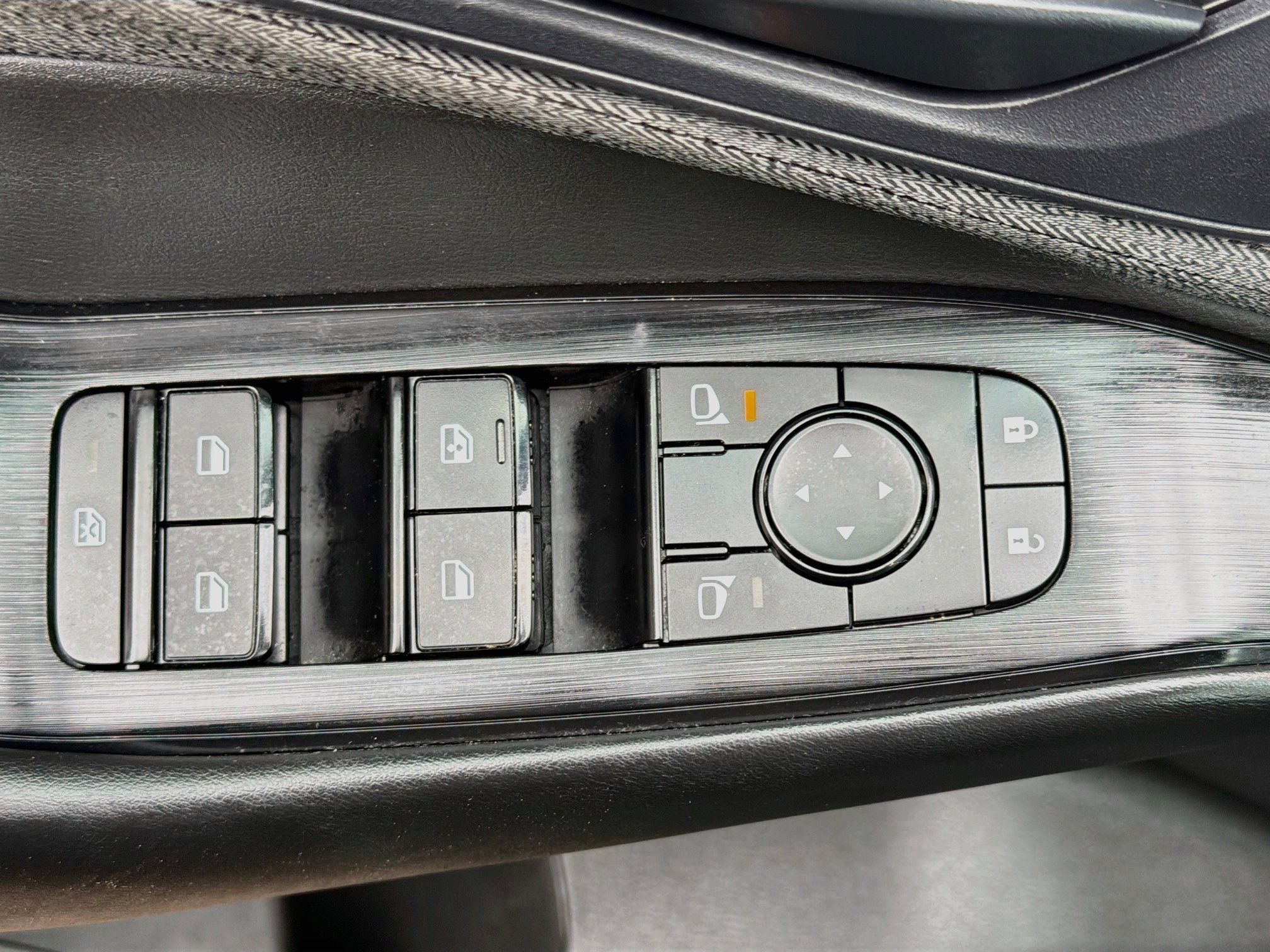 Used 2023 Nissan Rogue S AWD/4WD image 15