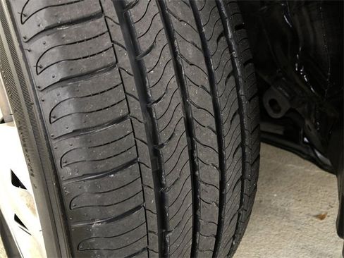 Used 2020 Toyota C-HR LE image 12