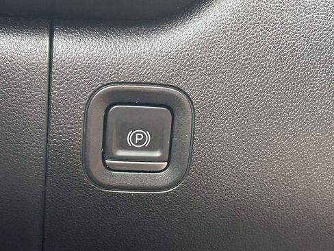Used 2022 Chevrolet Silverado 1500 Custom RWD image 26