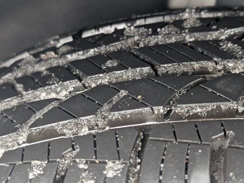 Used 2023 GMC Acadia SLT image 44