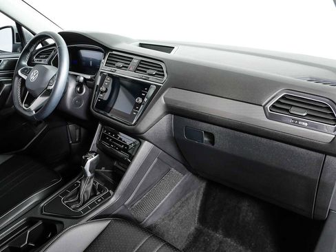 Certified 2024 Volkswagen Tiguan SE FWD image 24