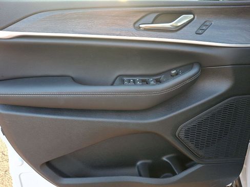 New 2025 Jeep Grand Cherokee Limited w/ MOPAR Finishing Package image 9