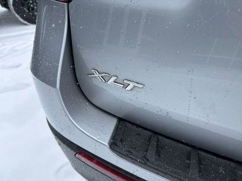 Used 2022 Ford Explorer XLT w/ Equipment Group 202A image 8