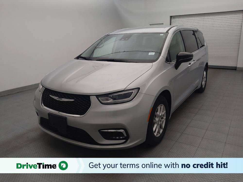 Used 2024 Chrysler Pacifica Touring-L FWD image 1