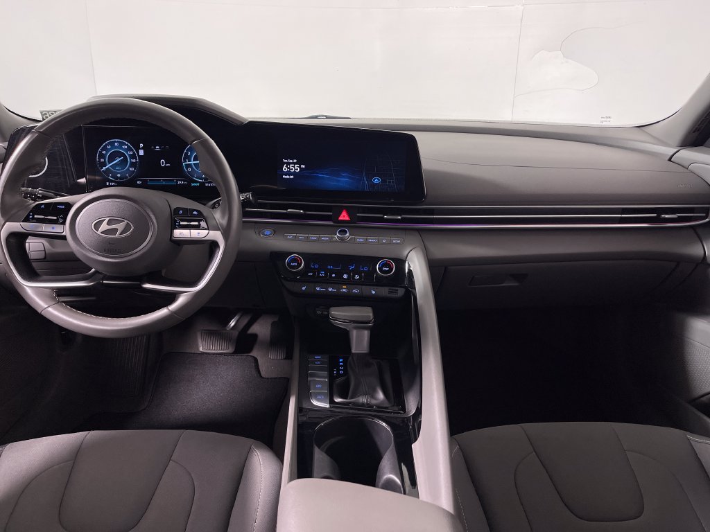 Certified 2025 Hyundai Elantra SEL FWD image 14
